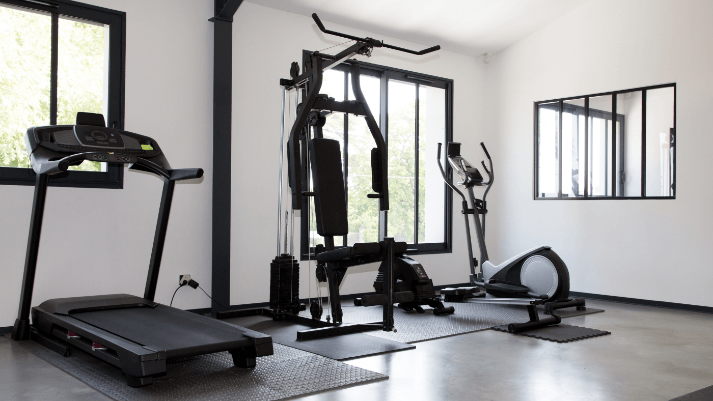 Quelle hauteur sous plafond est idéale pour aménager un home gym performant ?